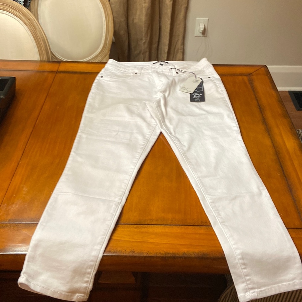 NWT 1822 White Jeans